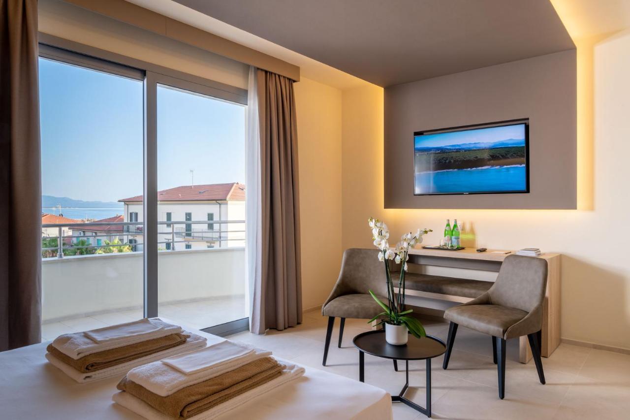 Palace Lido Hotel & Suites Marina di Cecina Extérieur photo