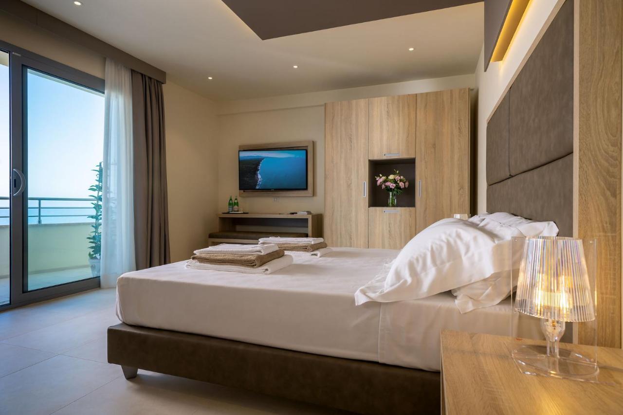 Palace Lido Hotel & Suites Marina di Cecina Extérieur photo