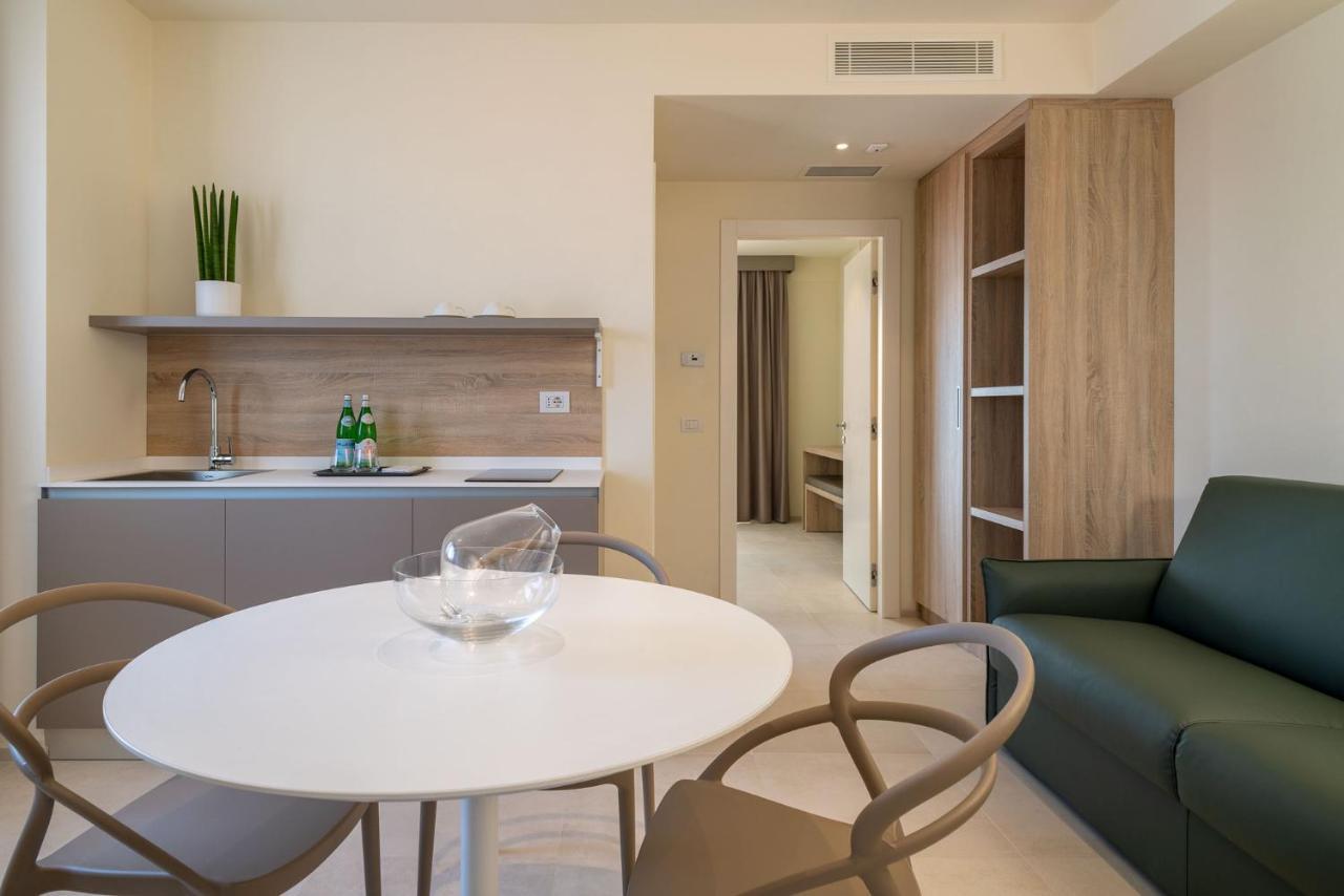 Palace Lido Hotel & Suites Marina di Cecina Extérieur photo
