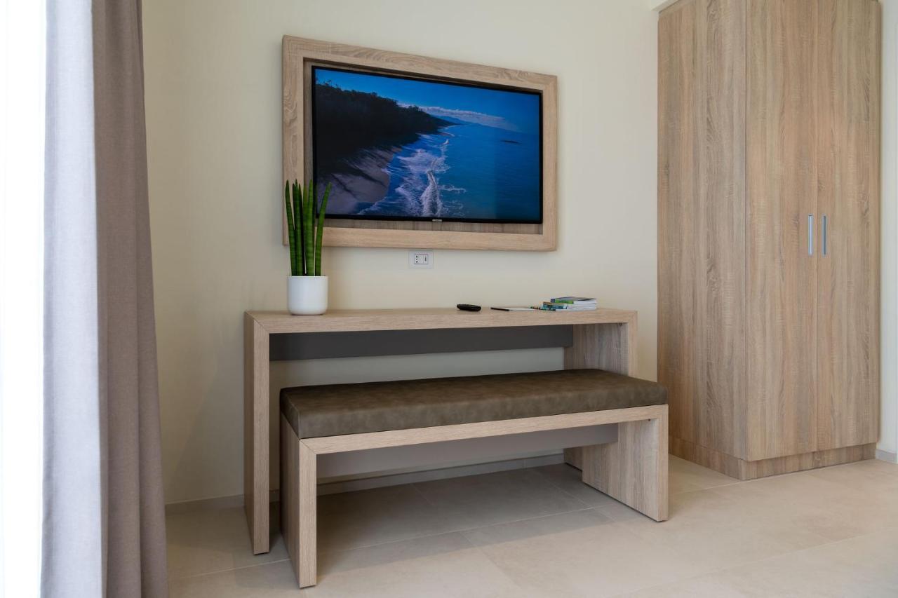 Palace Lido Hotel & Suites Marina di Cecina Extérieur photo